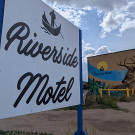 Riverside Motel and Suites, hotell i Medicine Hat