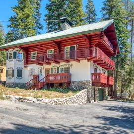 Vienna Villa - 3 Bed 3 Bath Vacation home in Shaver Lake, hotel em Shaver Lake