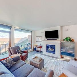 Chelan Resort Suites: Comfort by the Lake #201