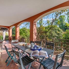 Villa Eva: Leggiuno 5-Bed Villa for Families & Groups (Sleeps 10) - Happy Rentals