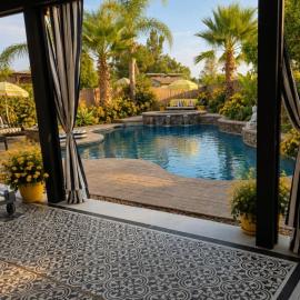 Vino Villa Large home Sleeps 10! Large Salt water pool/spa, hotel in Murrieta