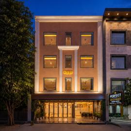 Perfectstayz Premium Baba Palace - Free Parking