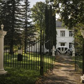 Apple Manor & Garden Complex, hotel di Silajāni