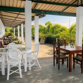 Aq Hotel Yala, hotel di Yala