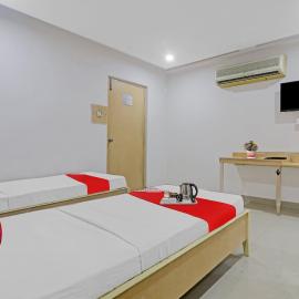 Hotel O Padmini Near Lakdikapool Metro Station