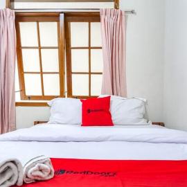 RedDoorz At Simpang Borobudur