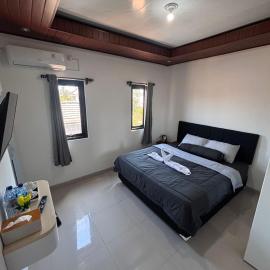 Ej house, hotel em Blahbatu