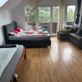 Cozy Private Rooms in Villa with WiFi & shared kitchen, hotelli Wienissä