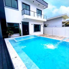 Cozy Pool Villa by Tenstars at Mega bangna ,BKK airport