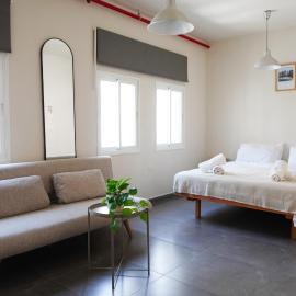 Rena's House Smart Hotel