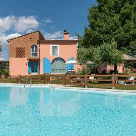 Garden-access apartment in the heart of Tuscany