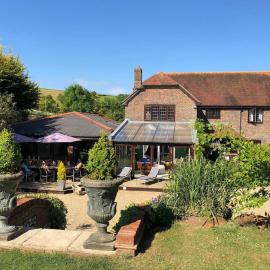 Country Escape - 6BR Home - Indoor Pool - Hot Tub & Garden, hotell i Winterborne Stickland