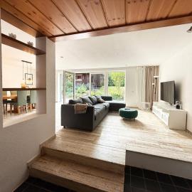 Moderner Splitlevel-Bungalow mit Garten, hotel en Colonia