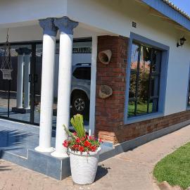 Induna Villa, Hotel in Silobela