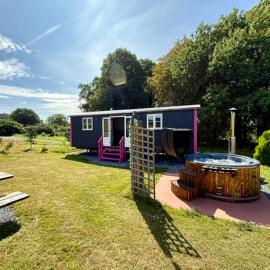 Ravenscroft Retreats Glamping Llandeilo