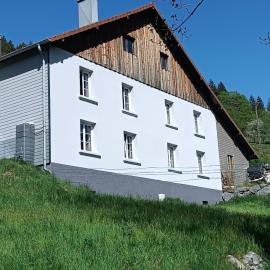 Location saisonnière 10 places, belle exposition, vue forêt et montagne