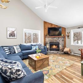 Sleek 2BR Kettlebrook Condo with Fireplace Ski-in Ski-out