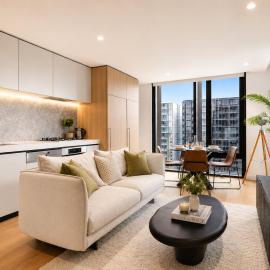 Luxury Sky High Apartment with Pool Gym & Parking