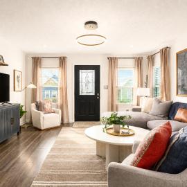 Capitol House - 3 Bed 1 Full and 1 Half Bath, Pet Friendly with Hot Tub walk to Lucas Oil Stadium