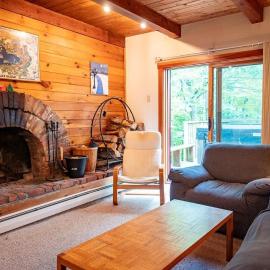Charming Okemo Home Hot Tub Fireplace Sleeps 9