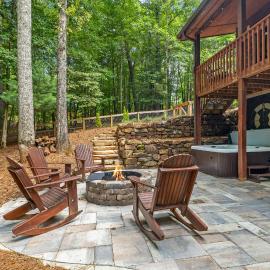 River Resort Hot Tub + Game Room + Fenced Yard, hotel di Ellijay