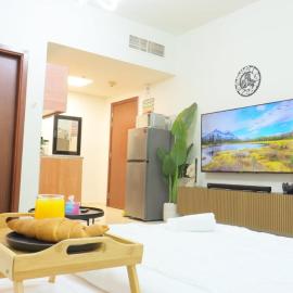 Viesnīca Exquisite Studio With Creek Front View Included Pool & Gym Adžmānā