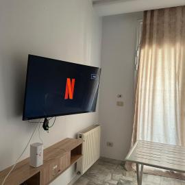Cozy Apartment in Tunis Central, hotel v destinaci Ariana