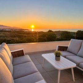 Luxury SeaView 3 bedroom villa - along Golf course of Finca Cortesin、カサーレスのホテル