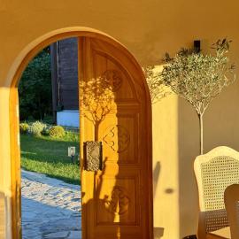 The Provence Village, hotel en Bukovinka