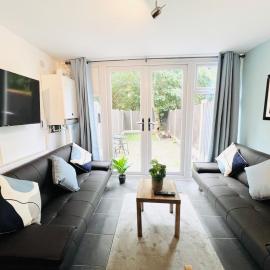 7 Bed Home in Runcorn Perfect for Corporate Stays