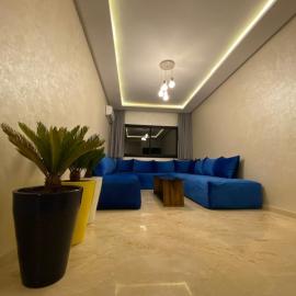 Luxurious 2 Bedroom Condo City Center with Pool, hotel in Marrakech