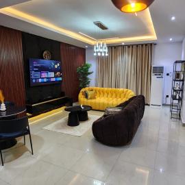 Stylish 2 bedroom Lekki Apartment with WiFi and Power