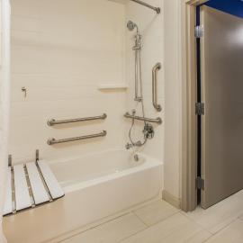 Holiday Inn Express & Suites - Detroit - Dearborn by IHG, hotel di Dearborn