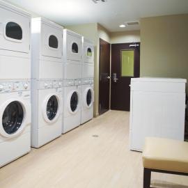 Staybridge Suites Denver - Central Park by IHG, hotel em Denver