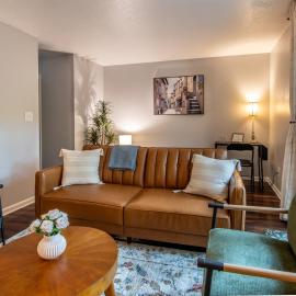 The Fern & Fable - King BedTownHome with Deck