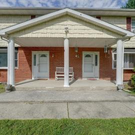 Hudson Valley Duplex: Hike, Sip + Explore!