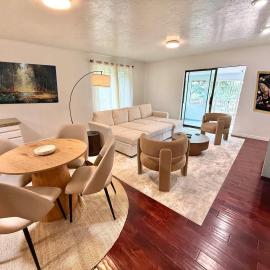 8-BR Luxury Home Near Little Cottonwood Canyon، فندق في ساندي