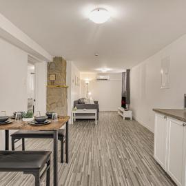 2 beds - AC - Smart TV Netflix - Près Vieux-Québec, hotel din Québec