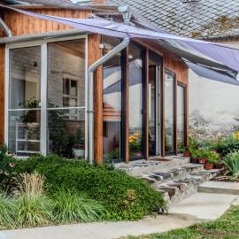 Nora Guest House 2BR & Garden - Happy Rentals