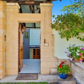 Absolute Beachfront - 2 Ensuites - Small Groups