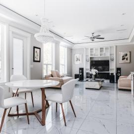 Spacious Private Villa in Metro Vancouver 10 mins to Shopping Centre，高貴林的飯店
