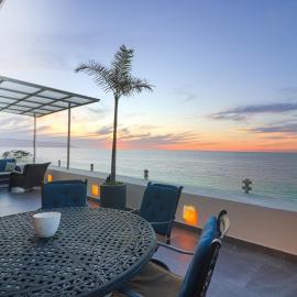 Modern Beachfront - Casa Caballito del Mar
