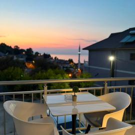 Shiroka Lakeview Rooms