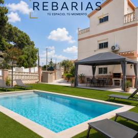 Loft Suite independiente en Vendrell con piscina, Hotel in El Vendrell