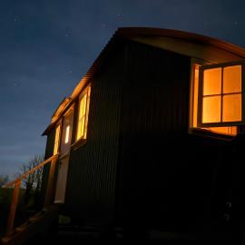 Harmony Hut Hot Tub 2 miles from beach,in rural setting Bude Cornwall