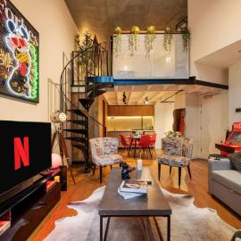 NYC-Style Loft 2BR Docklands Pool Arcade