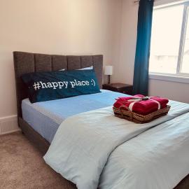 Private Guest Space & Lounge Near Jasper, hotel di Hinton