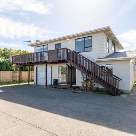 Rainbow Lake House - Lake Taupō Holiday Home
