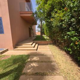 Bright villa with garden – hotel w mieście El Rhechat