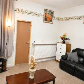 Spacious 6-Bedroom Home Ideal for Groups & Contractors